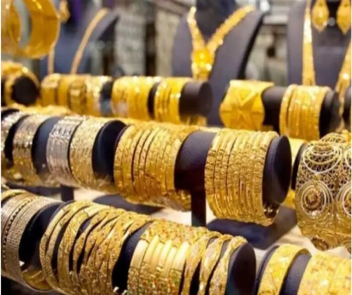 يعد مؤشرًا لتدهور الأوضاع الأمنية والاقتصادية .. محلات الذهب بعدن تغلق أبوابها بشكل مفاجئ