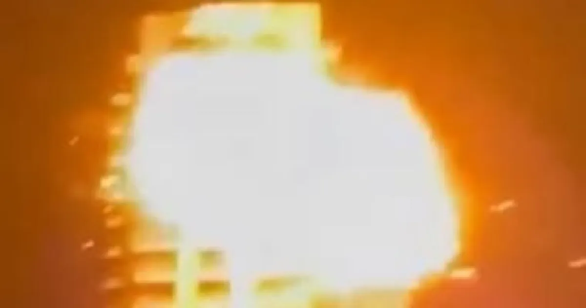 مقتل عامل آسيوي وإصابة اثنين في حريق سفينة بحرينية إثر شظايا صاروخ