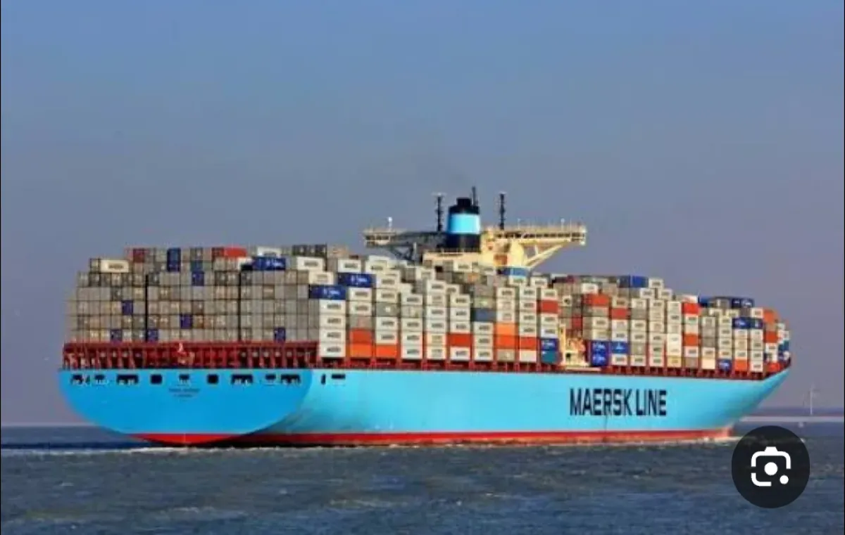 "ميرسك" تُحول مسارات سفنها تحسبًا للمخاطر في البحر الأحمر