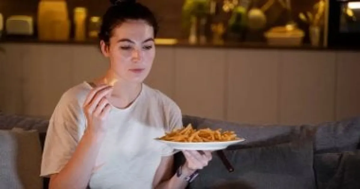 توقيت وجباتك هو السر: دليلك لتناول الطعام بذكاء وتحسين النوم