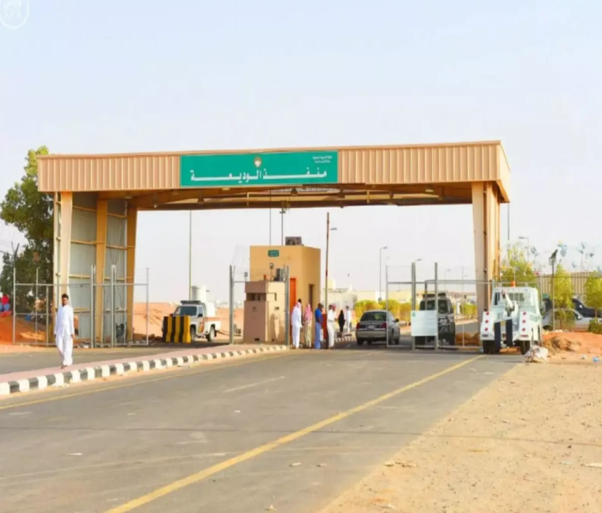 صحفي يكشف عن استمرار فرض الجبايات المخالفة في منفذ الوديعة رغم التوجيهات الحكومية بمنعها