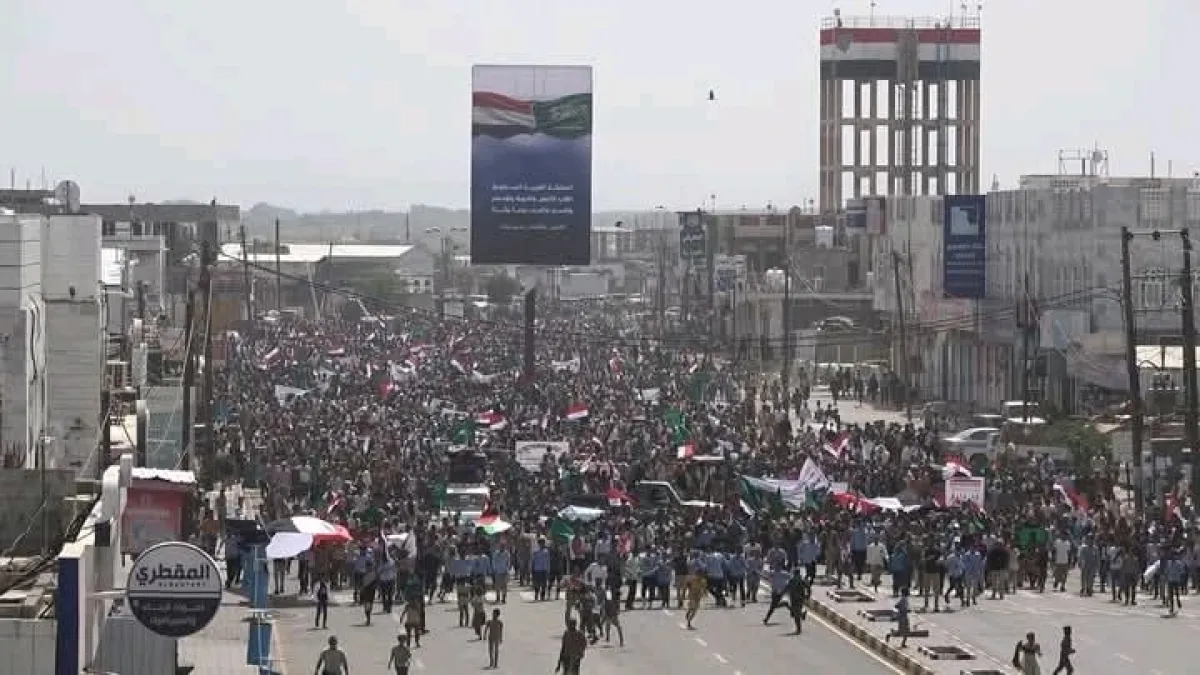 المخا: تظاهرة حاشدة تدين الاعتداءات الإيرانية وتؤكد دعم دول الخليج