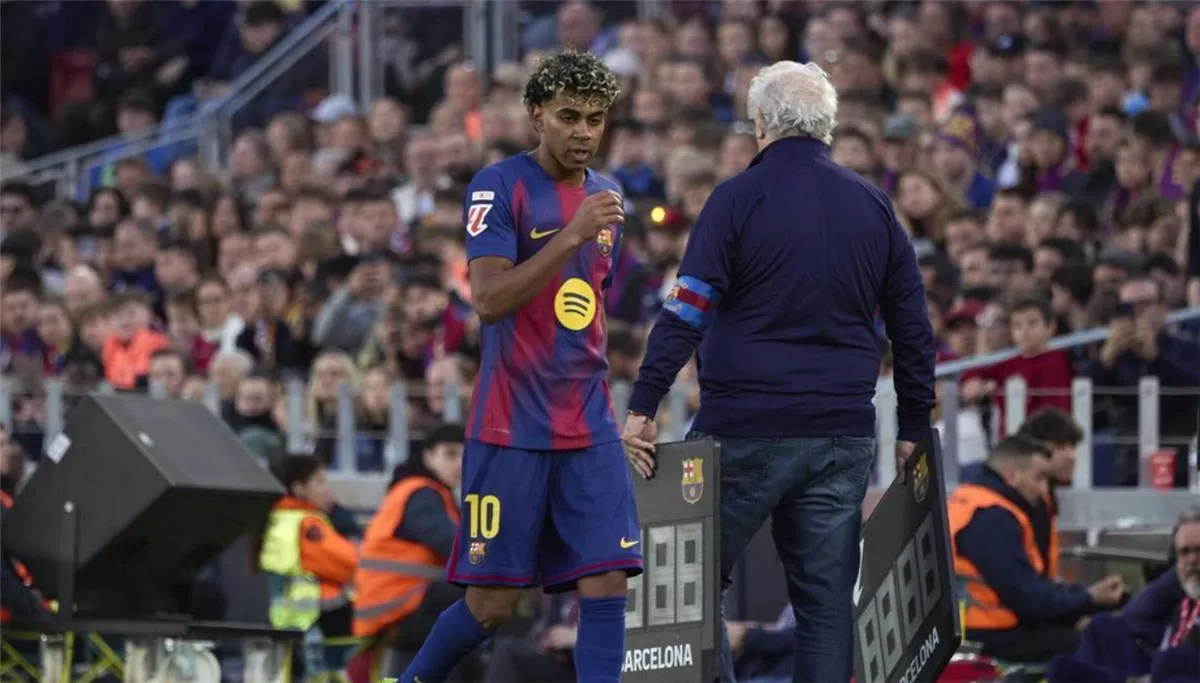 يامال يتجاهل فليك بعد فوز برشلونة المثير على أتلتيكو