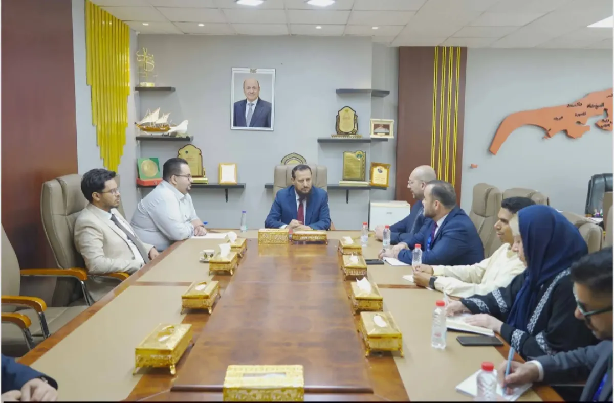 اليمن يبحث مع منظمة الهجرة تسريع تنفيذ برامج العودة الطوعية للمهاجرين الأفارقة