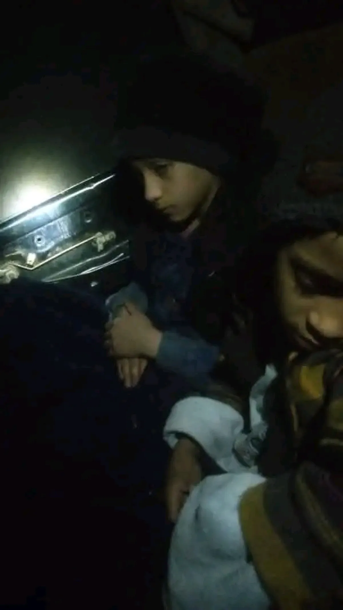 أم نازحة وطفلاها يواجهون التشرد في إب بعد طرد قسري