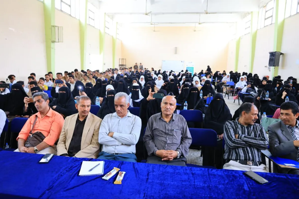 تدشين مشروع دعم تعليم الأيتام والنازحين في تعز