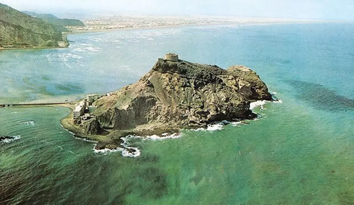 توقعات جوية: طقس حار ورطب على السواحل، وفرص أمطار رعدية محدودة