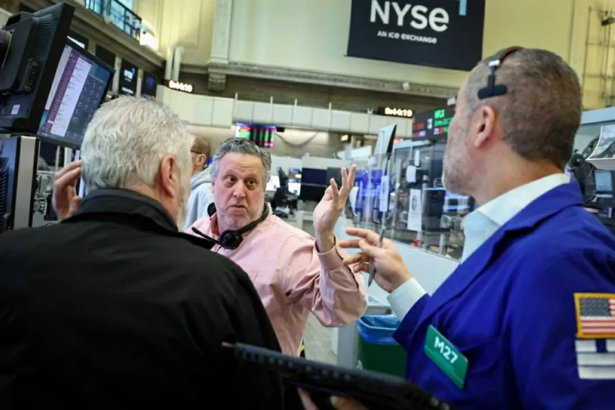 وول ستريت تتراجع وسط مخاوف جيوسياسية رغم قوة الأرباح