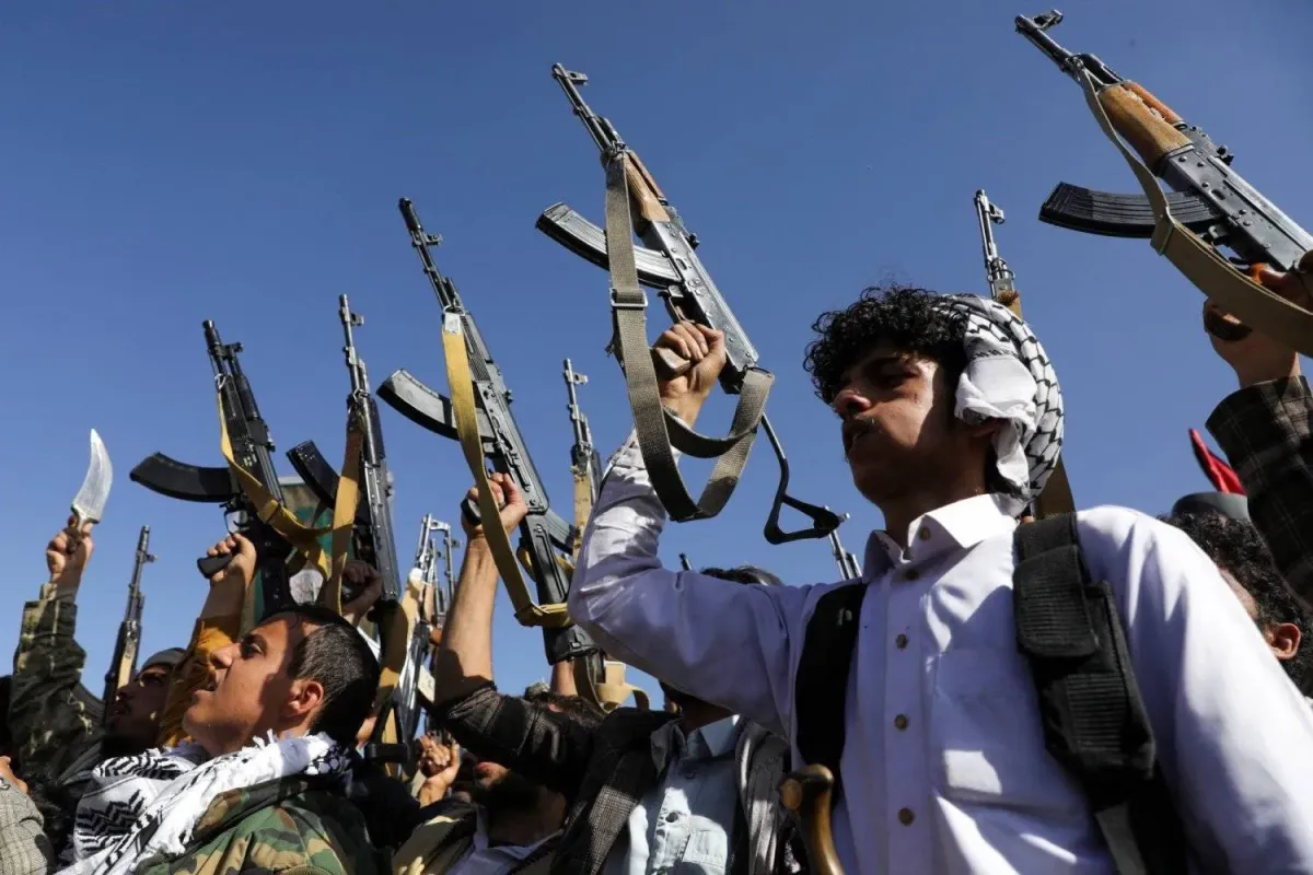 الحوثيون يواصلون انتهاكاتهم بحق المختطفين.. أسرة نبيل الحايطي تكشف حرمانه من الغذاء ومصادرة احتياجاته داخل سجون صنعاء
