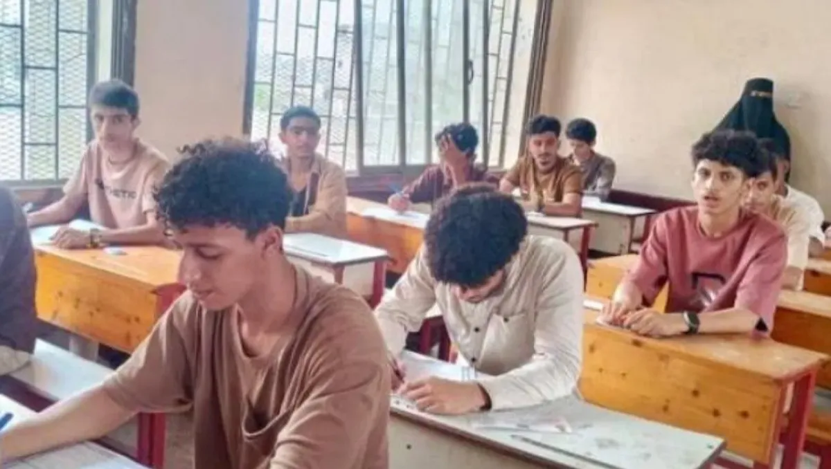 الحر وانقطاع الكهرباء يثقلان كاهل طلاب الثانوية في المحافظات الساحلية