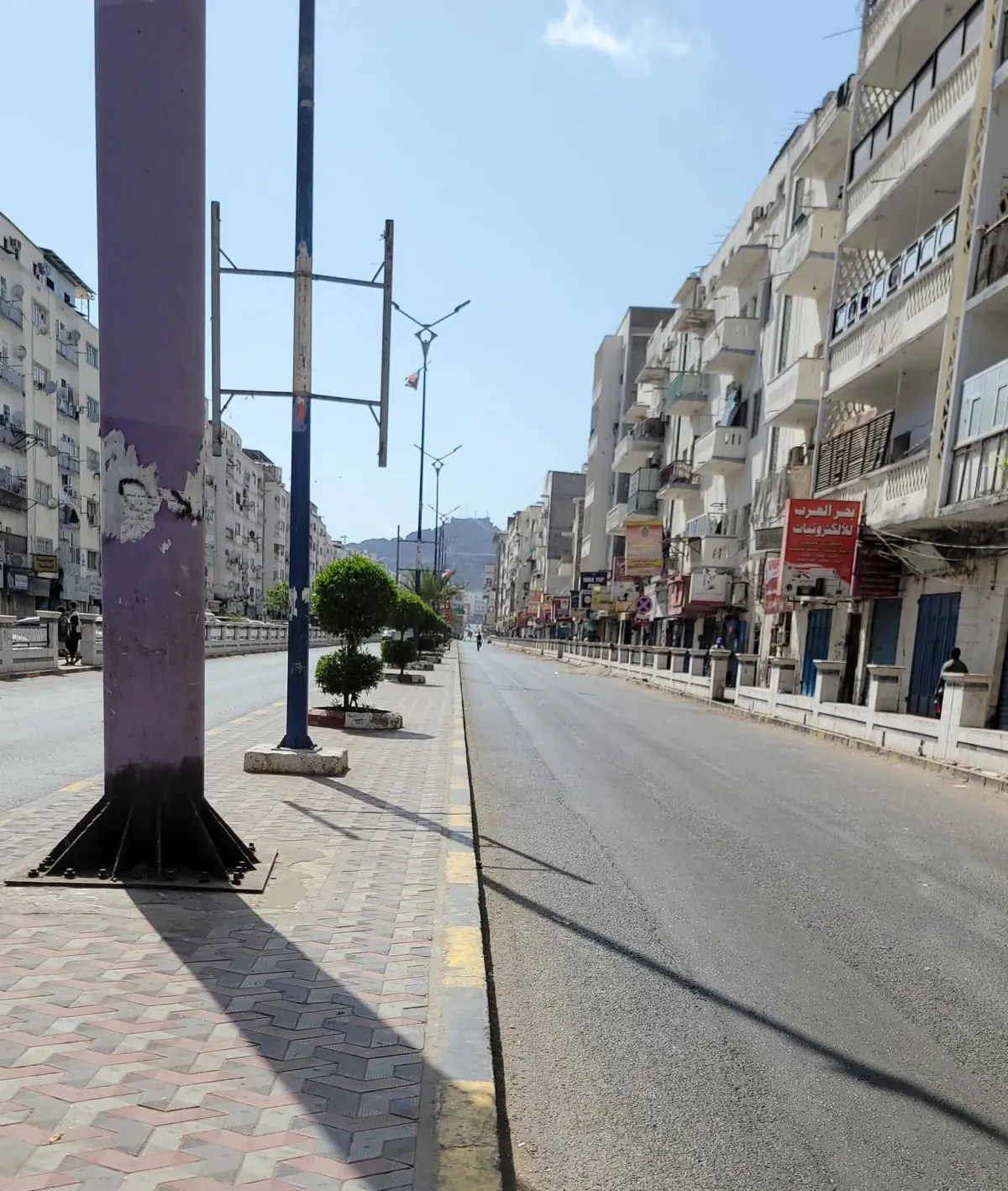 شلل واسع في المعلا بعدن مع اتساع رقعة العصيان المدني احتجاجًا على أزمة الكهرباء وتدهور الأوضاع المعيشية