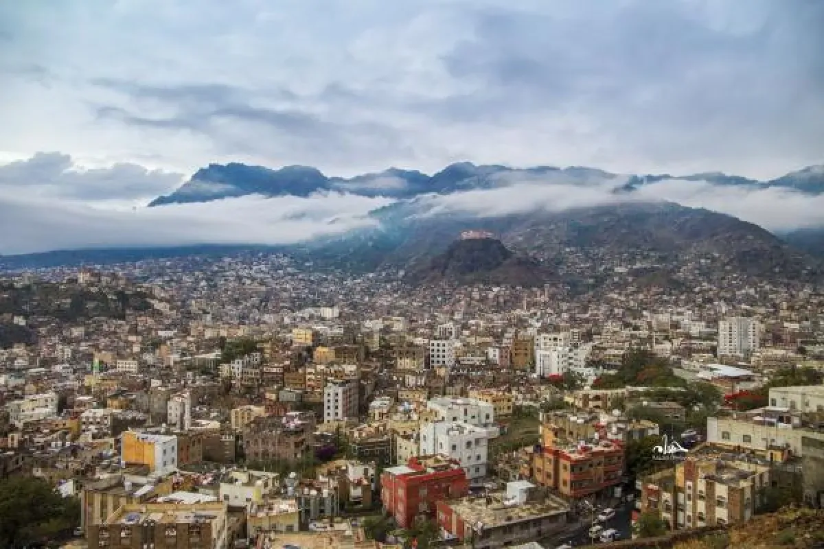 ازدحام مروري وطوابير طويلة أمام محطات الوقود في تعز