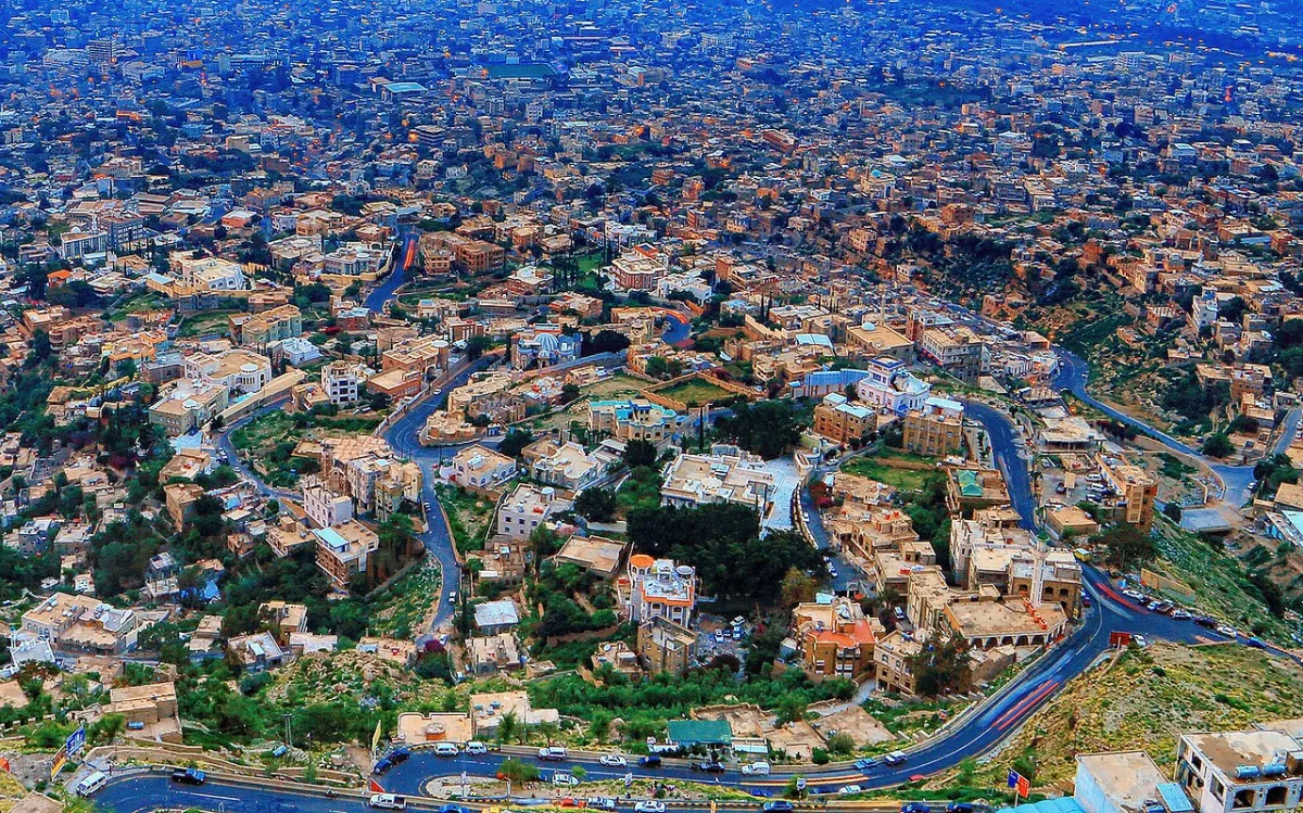 تحذيرات من كارثة معيشية في تعز مع استمرار أزمة الوقود وتوقف مصادر رزق آلاف الأسر