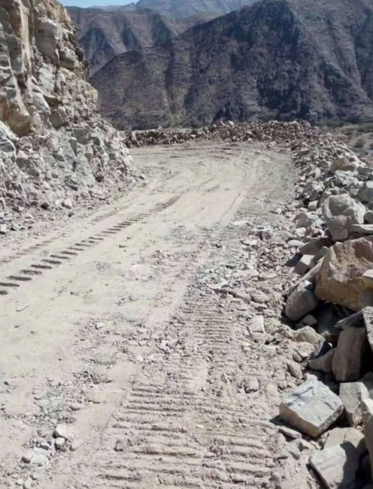 الحوثي يستمر في إغلاق عقبة الحمراء.. والهدف عزل محافظة البيضاء وتقطيع أوصال أبنائها