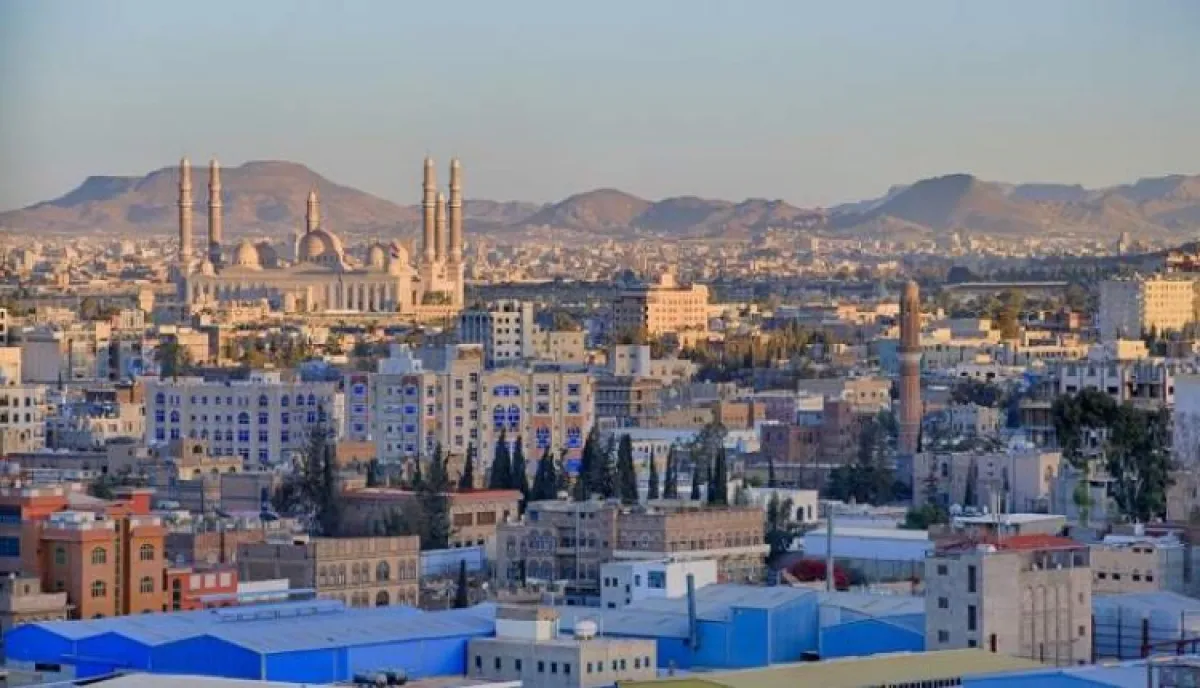 صنعاء بين مطرقة الجباية وسندان "الولاء" .. كيف دمرت مليشيا الحوثي الطبقة الوسطى؟