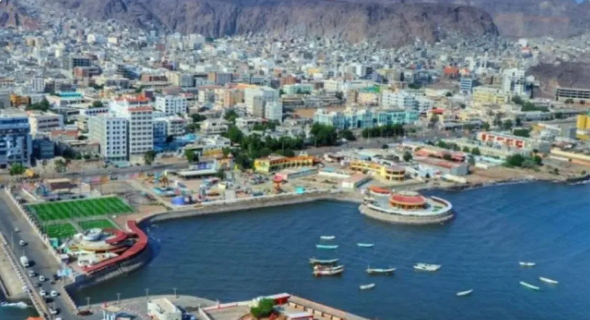عدن.. التحقيق في واقعة قيام مراقبين بتعبئة ورقة إجابة مادة القرآن الكريم نيابة عن طالبة مسافرة