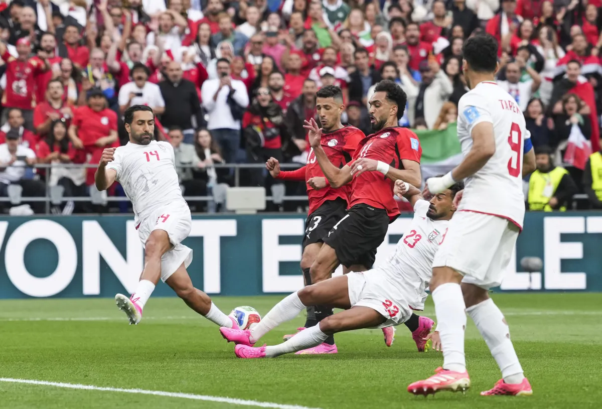 مصر تضمن التأهل التاريخي لدور الـ32 بكأس العالم بعد تعادل مع إيران