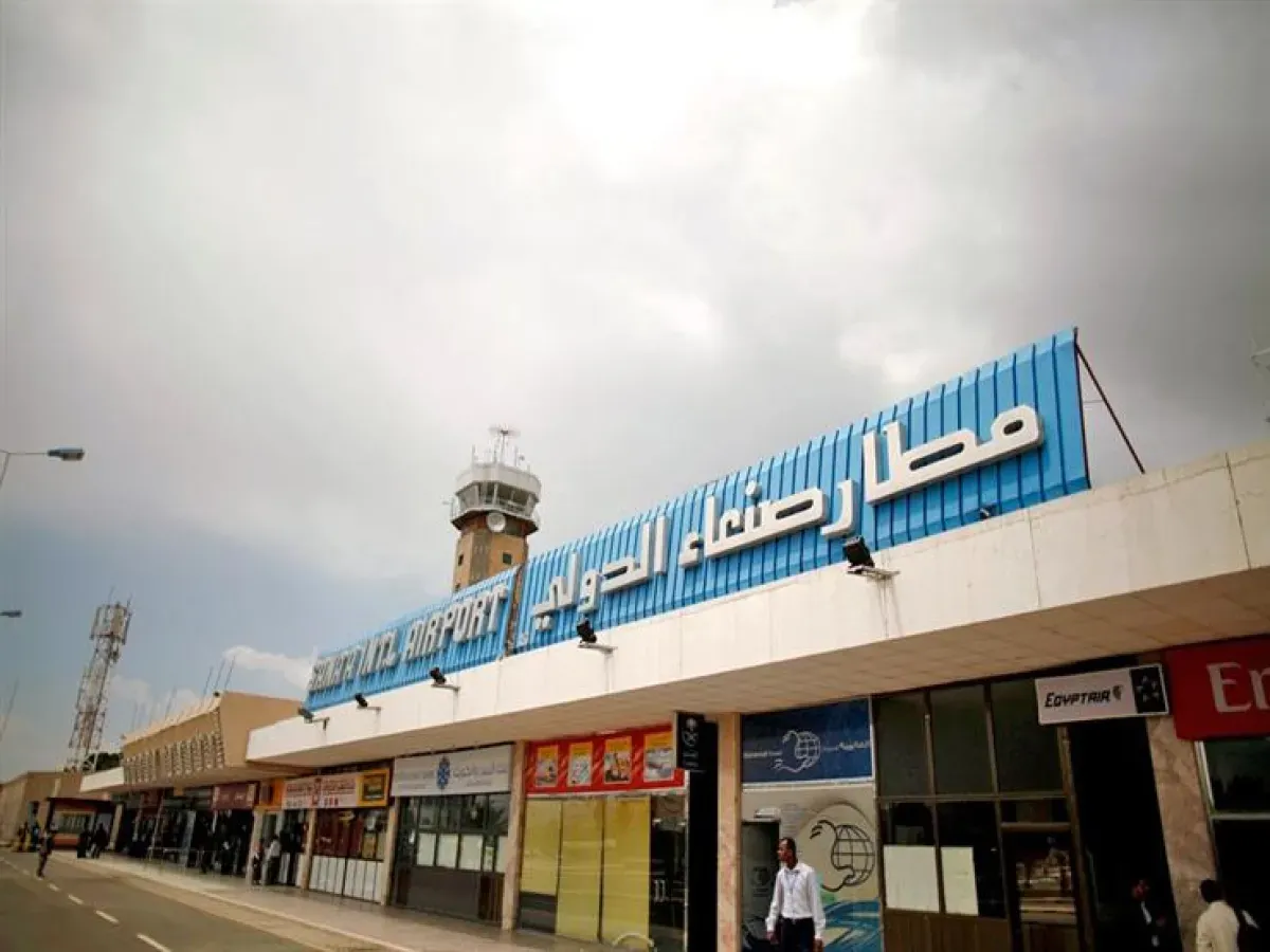 رحلات يومية تثير التساؤلات :  غموض يحيط بطائرات الشحن الأممية إلى مطار صنعاء ومخاوف من دعم عسكري للحوثيين