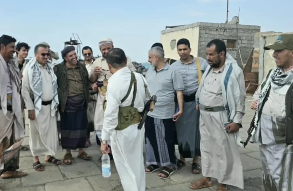 الحوثيون يصعّدون الجبايات بحق تجار حيس والخوخة ويحتجزون عددًا منهم