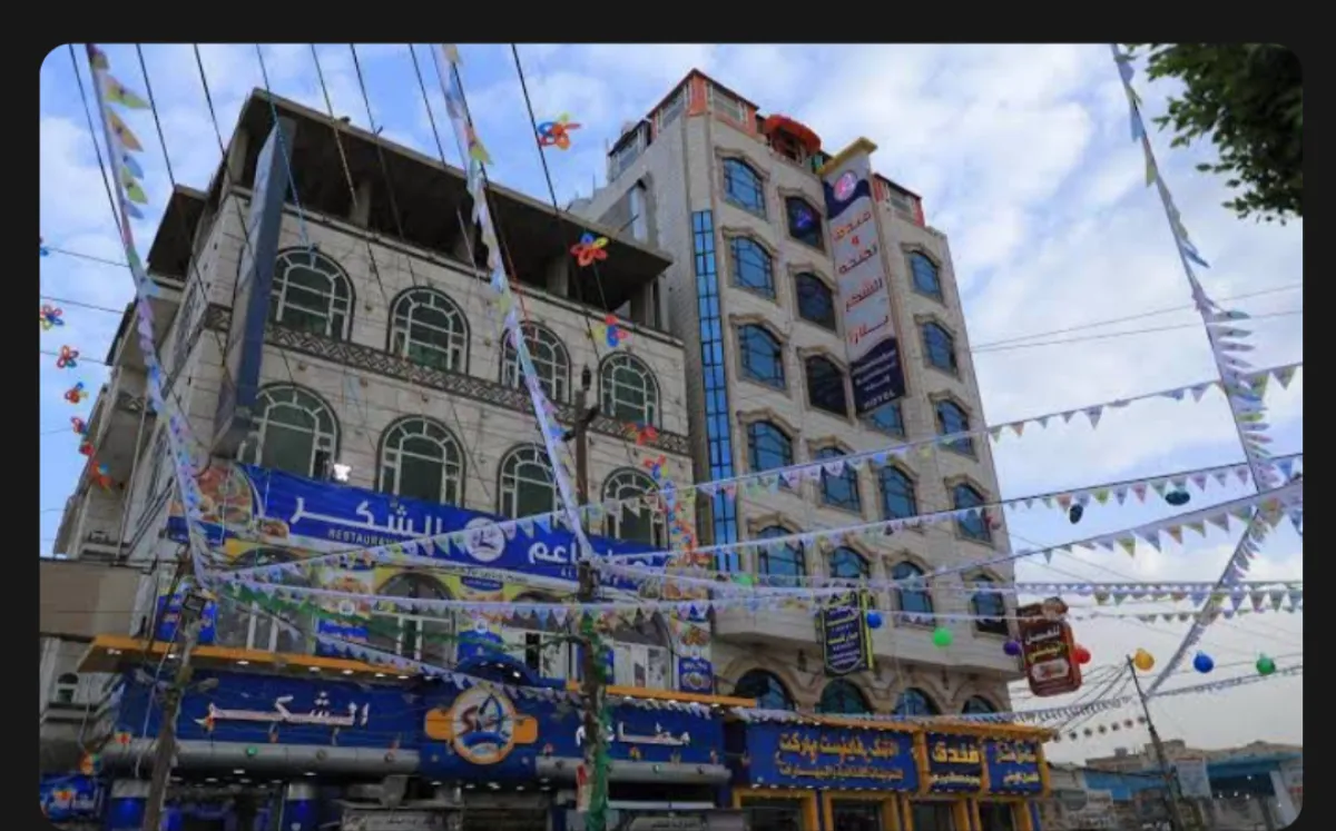 جبايات مليشيا الحوثي تغلق مطعمًا سياحيًا في صنعاء  وتسرّح عشرات العمال